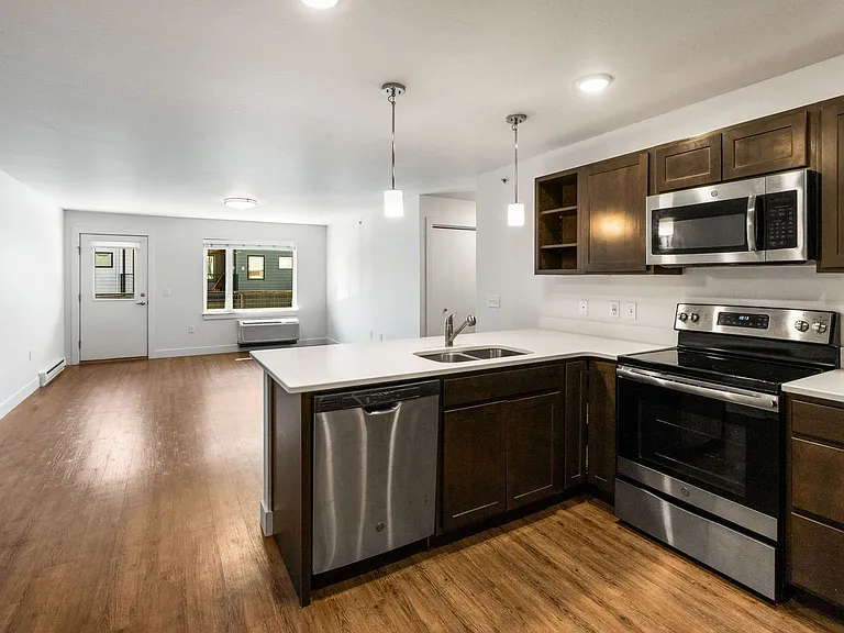 Creekside Apartments — Photo 21
