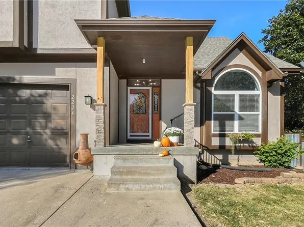 2224 Martha Ln, Greenwood, MO 64034