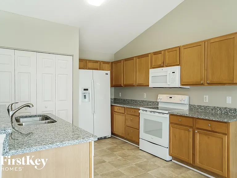 6220 Saybrooke Dr — Photo 6