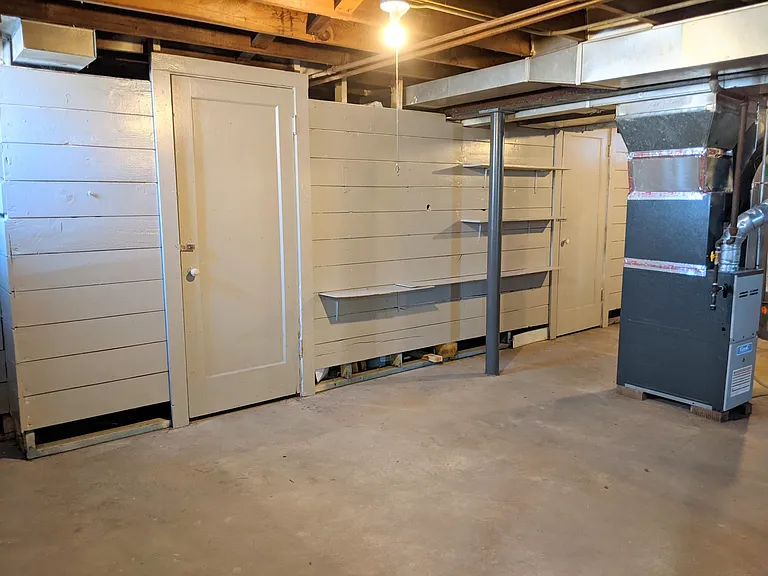 1104 S 32nd St — Photo 39