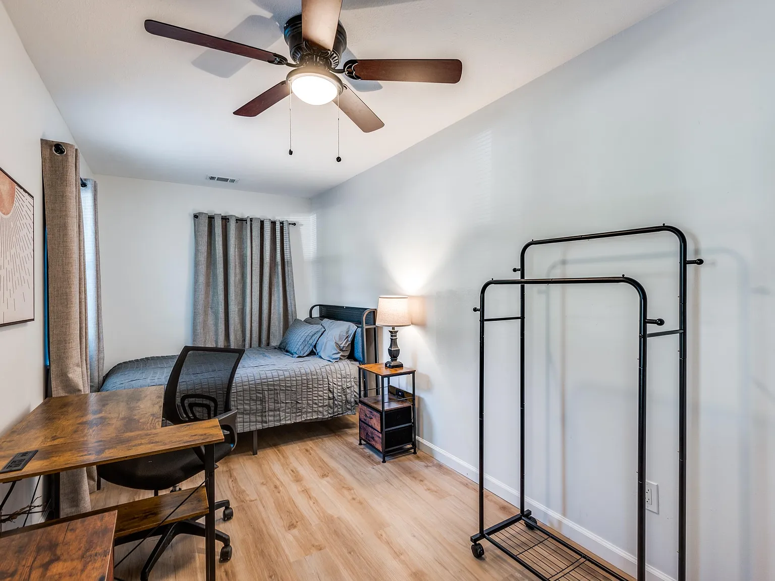 4 bed, 2.0 bath, 2300 sqft, $845 — Photo 1