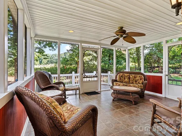 7538 Golf Course Dr S, Denver, NC 28037