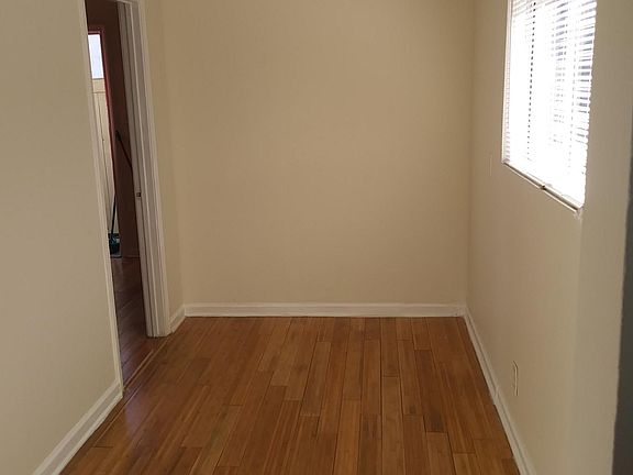 3rd image of 1105 W Russell Pl
