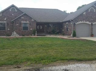 13800 Vincennes Dr, Carlyle, IL 62231