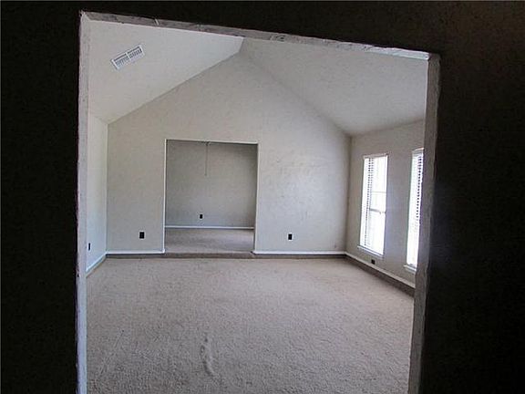4th image of 473 Kingswood Dr