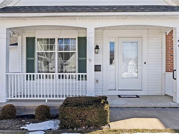 4th image of 49 Brownstone Ln