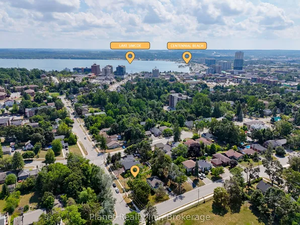 170 Berczy St, Barrie, ON L4M 3P5
