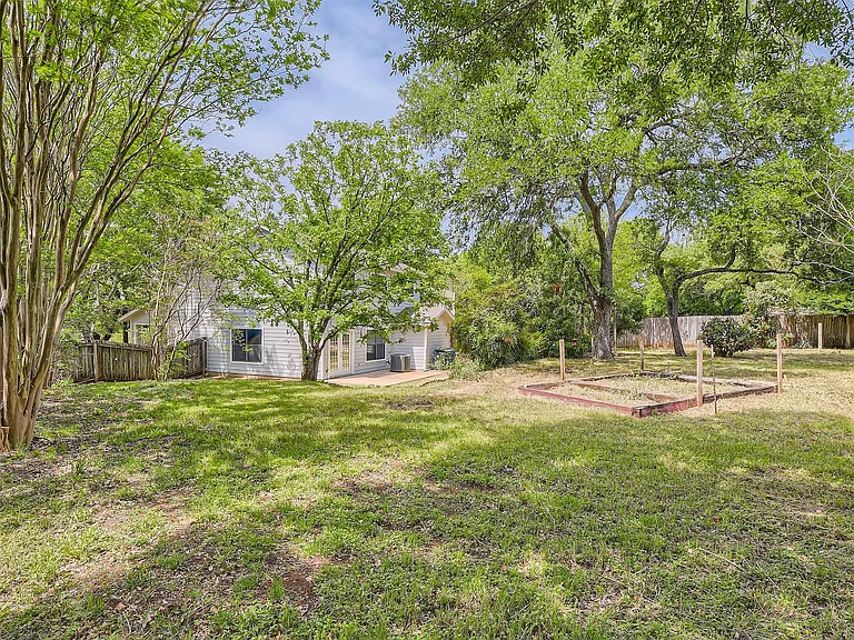 1520 Curameng Cv — Photo 25