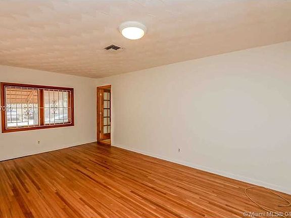 2nd image of 1325 NE 135th St