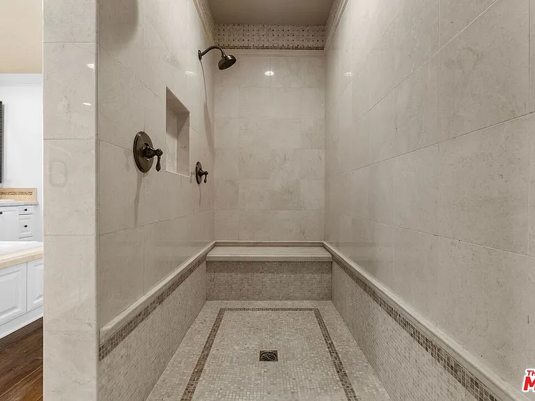 7391 Coastal View Dr — Photo 16