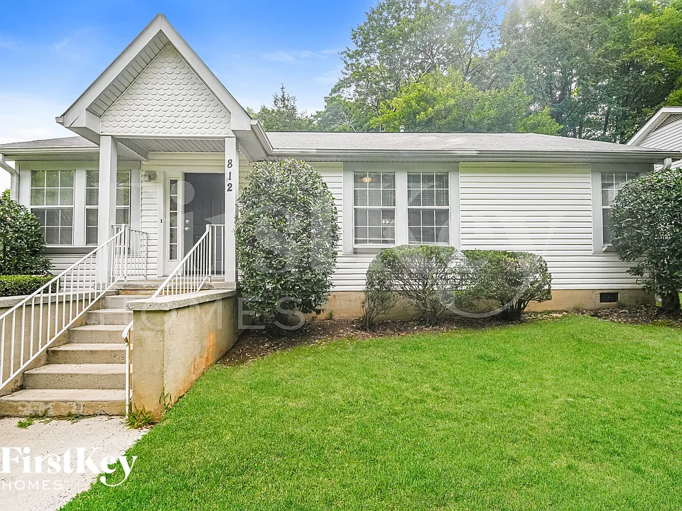 812 Silver Ct