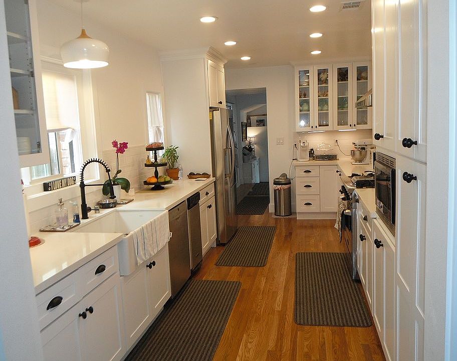 2nd image of 701 E Marshall Pl