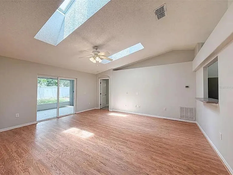 942 Windbrook Dr #1 — Photo 4