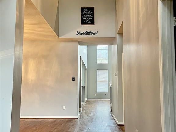 2nd image of 10142 White Oak Trail Ln