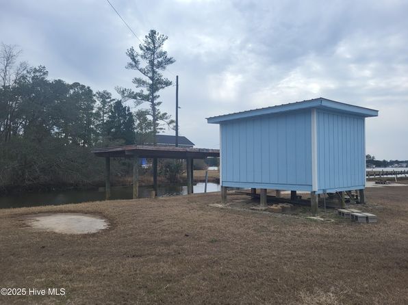1741 Snake Island Road, Belhaven, NC 27810
