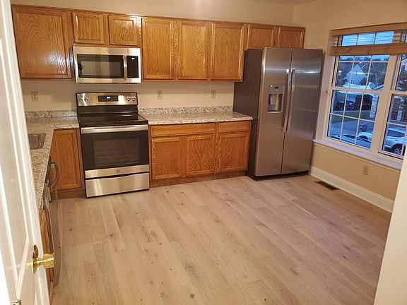 2nd image of 2615 Chestnut Ln