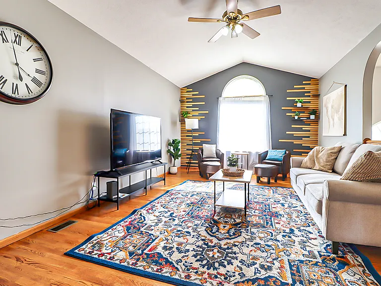 1524 Hilltop Rd — Photo 4