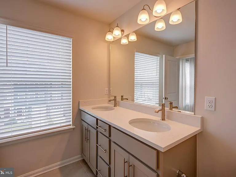 5059 Silver Oak Dr — Photo 34