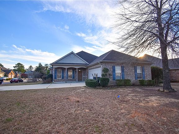 2nd image of 813 Greenbriar Dr