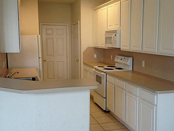 5th image of 14319 Mirkwood Ln