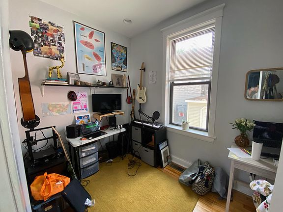 3rd image of 2147 W Dickens Ave #2