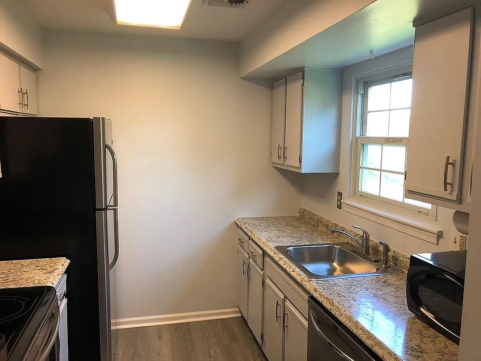 1st image of 724 Bradford Ter