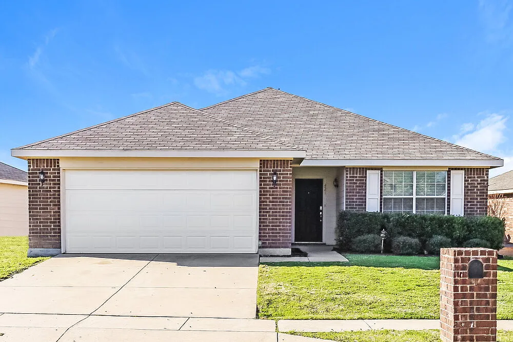 3 bed, 2.0 bath, 1676 sqft, $2,125 — Photo 1