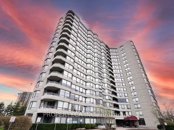 7460 Bathurst St, Vaughan, ON