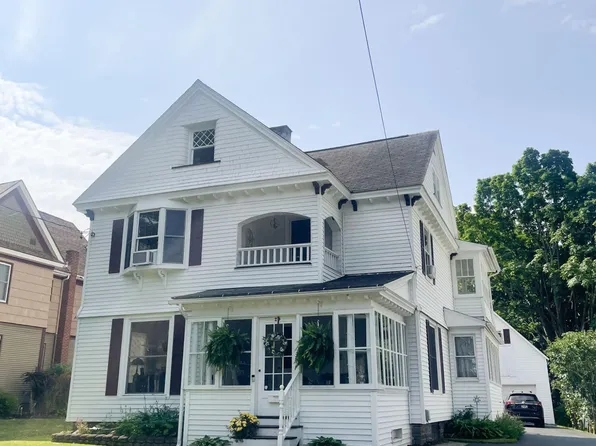 29 1st St, Malone, NY 12953