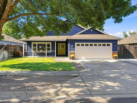 3rd image of 980 Willowdale Ave