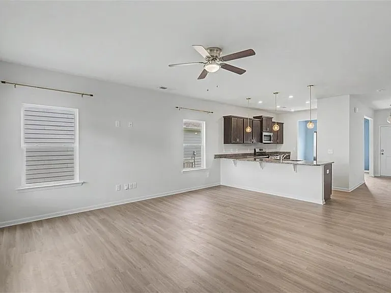 514 Denton Dr — Photo 7