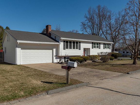 2nd image of 34 Palisade Drive