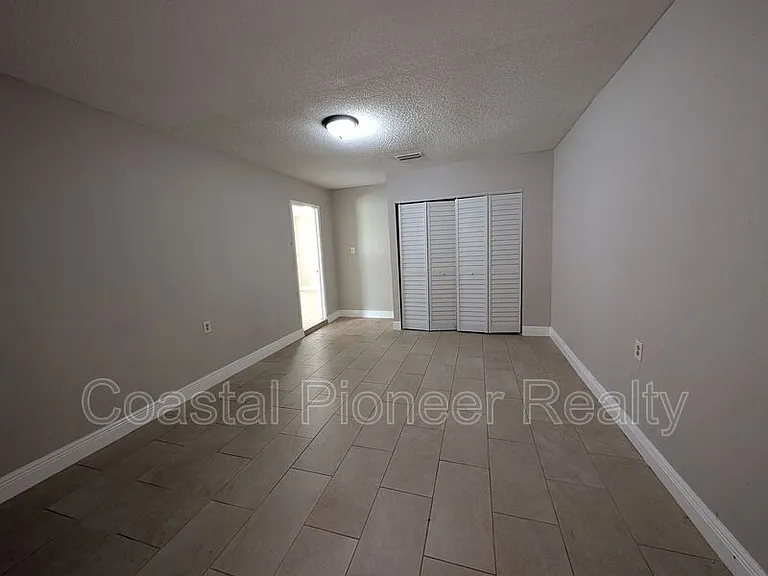 5811 4th St E — Photo 11