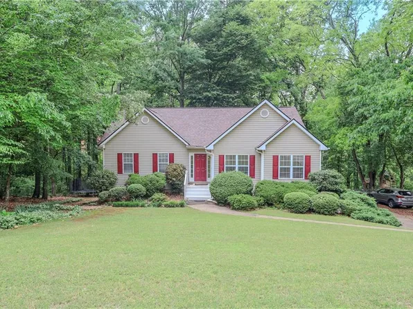 6330 Countryland Dr, Dawsonville, GA 30534