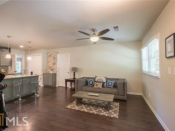 4th image of 319 McDonald Ct