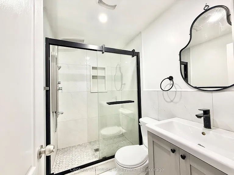 11 Meadowglen Dr — Photo 5