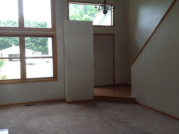3rd image of 59939 Whitewood Dr