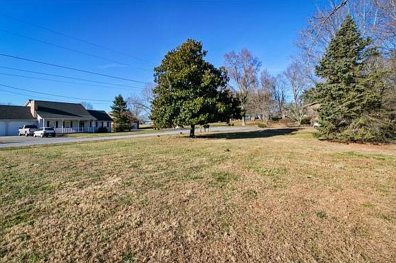 5th image of 315 Christian Ave