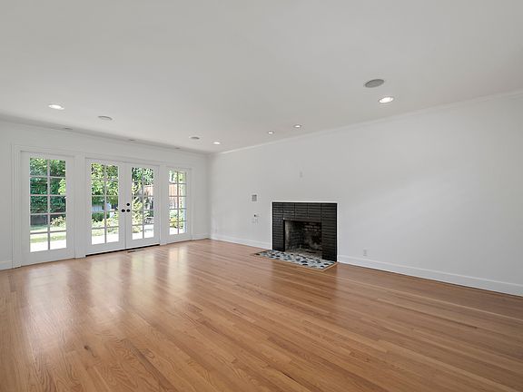 4th image of 1125 Altschul Ave
