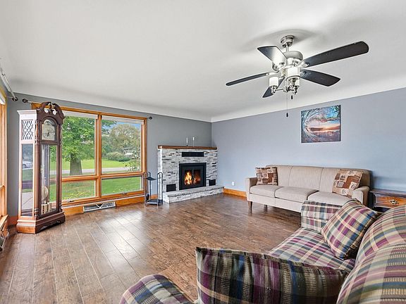 4th image of 804 Cardinal Ln SW