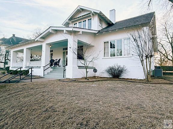 2nd image of 1409 Pecan St