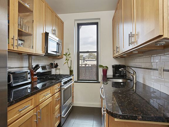 2nd image of 2 Grace Ct APT 2E