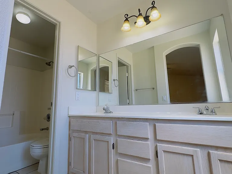 8625 W Edgemont Ave — Photo 9