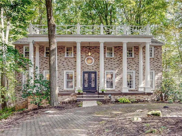 1785 Fairlawn Knolls Dr, Akron, OH 44313