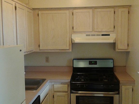 3rd image of 389 Cumberland St