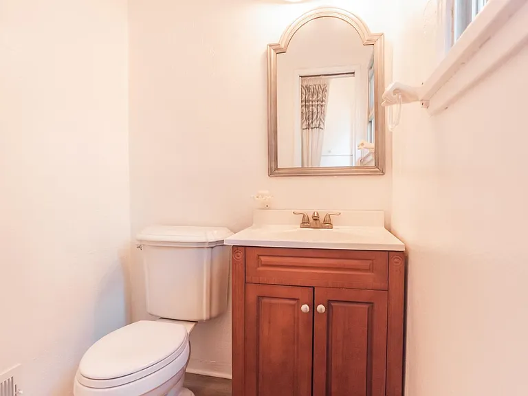 1/2 bathroom