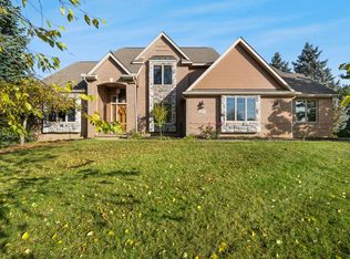 219 Amber Glen Dr, Howell, MI 48843