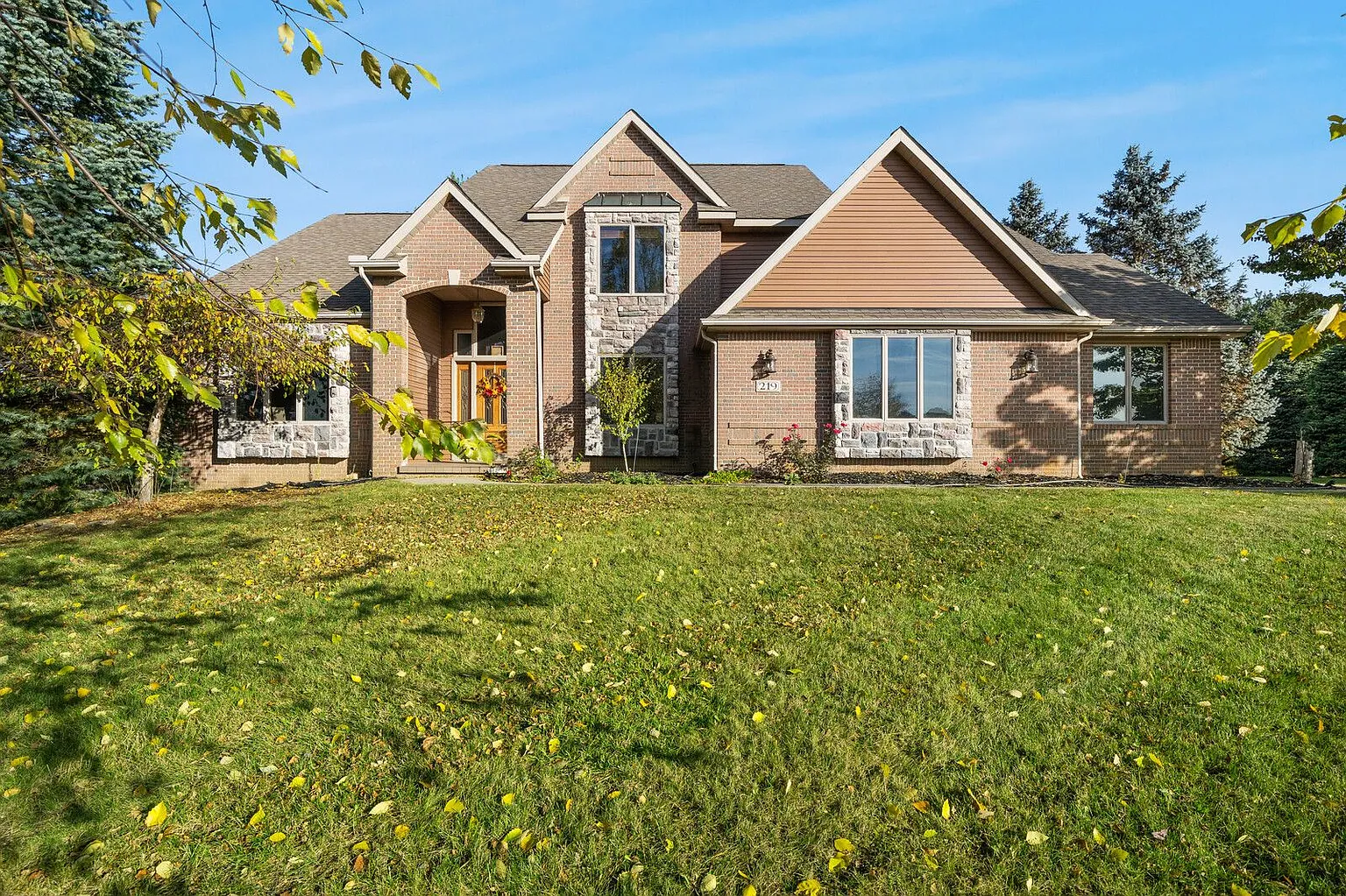 219 Amber Glen Dr photo 1