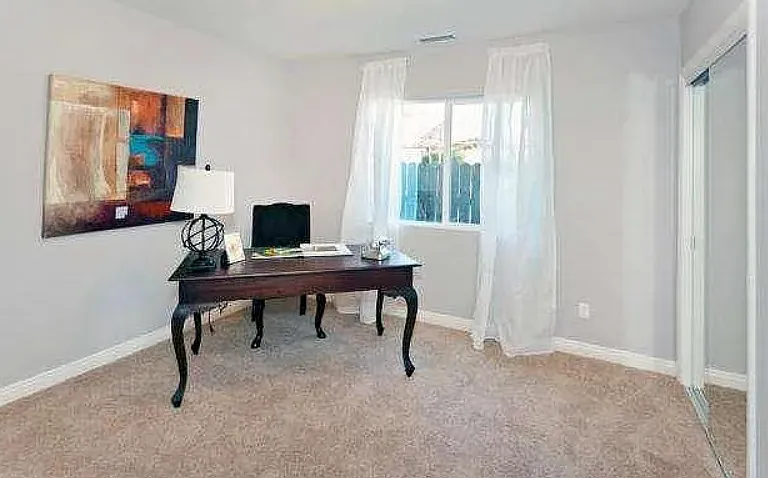 921 N Lincoln St — Photo 10