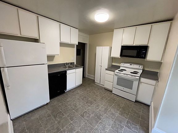 4th image of 633 W College Ave APT 3W